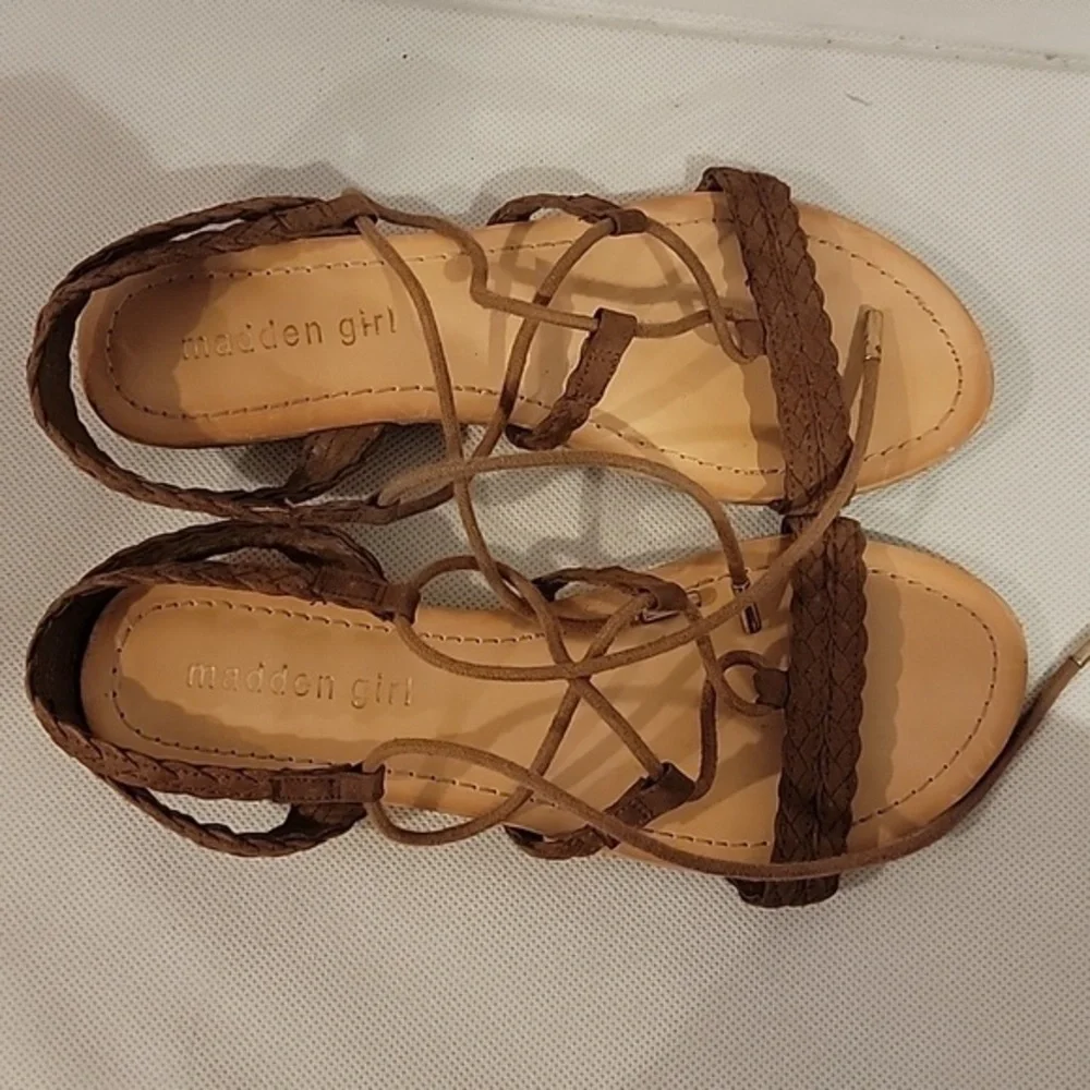STEVE MADDEN BROWN STRAPPY‎ SANDALS (sz 7)